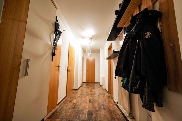 Gang mit Entree und Garderobe