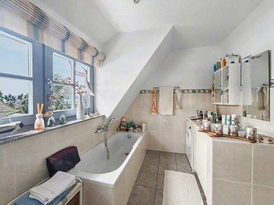 Badezimmer mit Badewanne