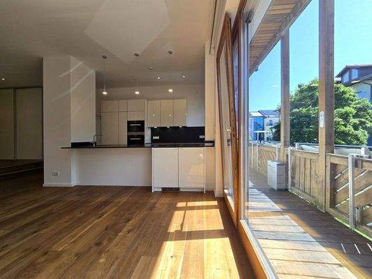 Wohnzimmer und Balkon