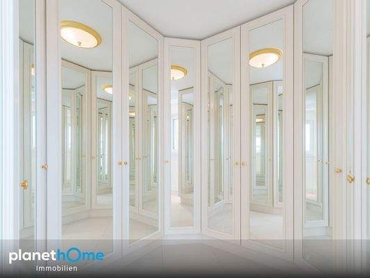 verspiegelter Umkleideraum