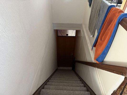 Treppe zur Wohnung oben