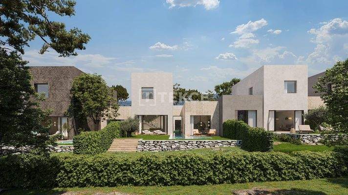 Elegant Villas in a Complex with Pool Near Amenities in Madrid