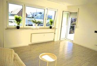 Wohnzimmer m. Zug. Südwestbalkon