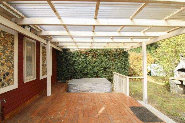 Terrasse vom Nebengelass und Whirpool