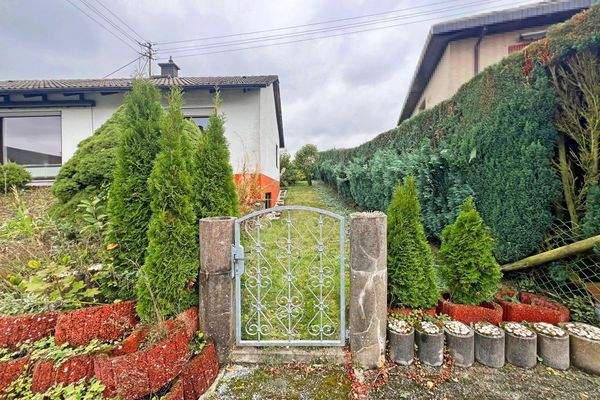  Zugang zum hinteren Grundstücksbereich