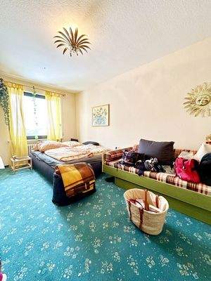 Kinder- oder Arbeitszimmer 1