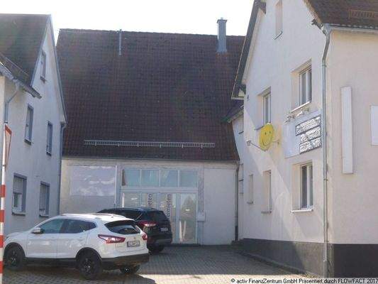 Eingangsbereich mit Stellplätze