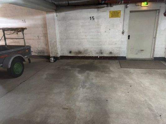 Tiefgaragenstellplatz