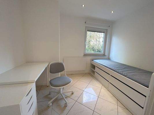 Helles Arbeitszimmer