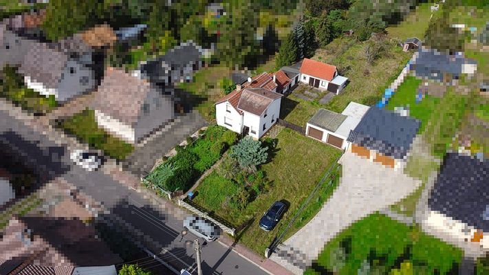 Grundstück mit EFH, 2 Garagen und Nebengelass