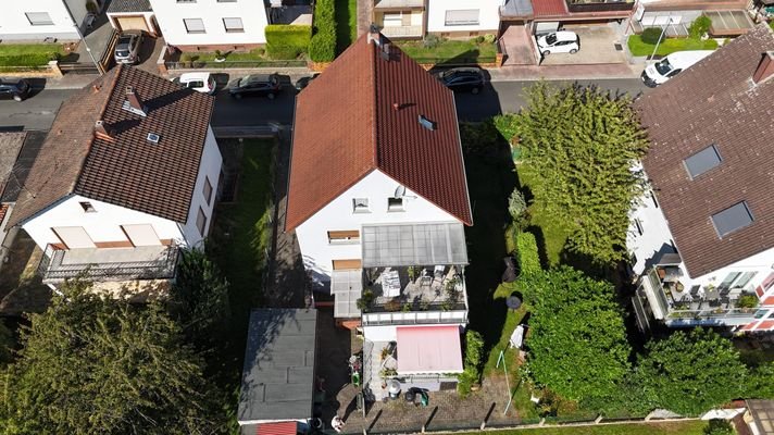 Rückseite mit Dachterrasse