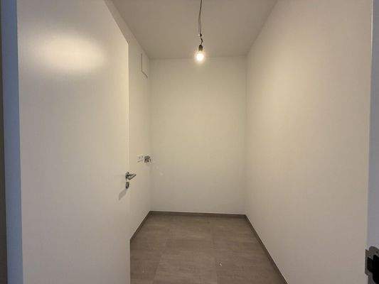 Abstellkammer mit WM-Anschluss