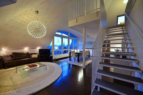 Wohn-/Essbereich 5.OG und Treppe in die Galerie