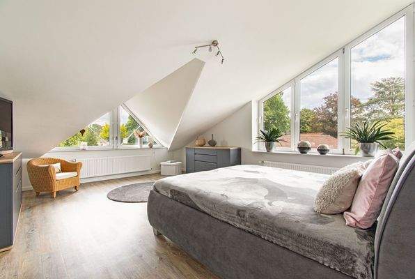 Schlafzimmer mit Blick ins Grüne