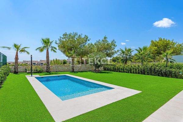 Golf Villa with Impressive Views in Pilar de la Horadada