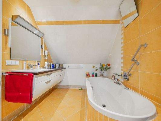 Bad d (4-Raum-Maisonettewohnung, Haus Nr. 9)