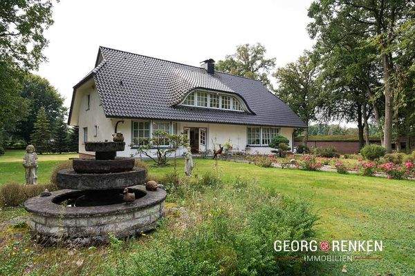 EFH Karlshöfen Springbrunnen vor dem Haus