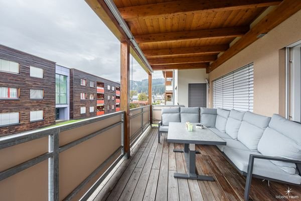 Balkon mit Loggia.