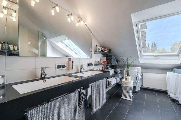 Großzügiges Badezimmer