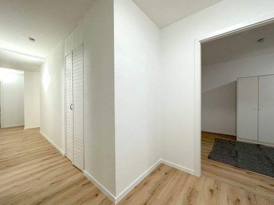 Helle Wohnungseingangshalle