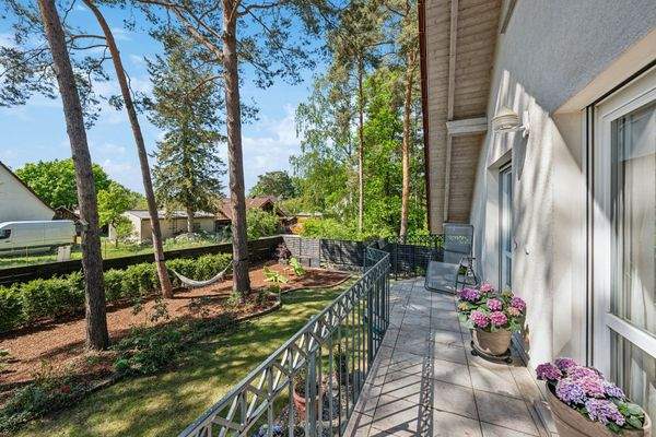 Balkon mit Blick in den Garten
