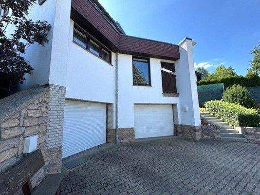 Gepflasterter Innenhof und Zugang zum Wohnbereich