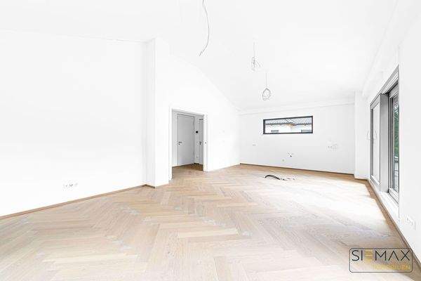 Wohn- Essbereich mit Blick zur offenen Küche