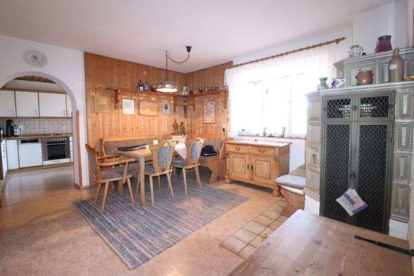 EssZi. m. Kachelofen