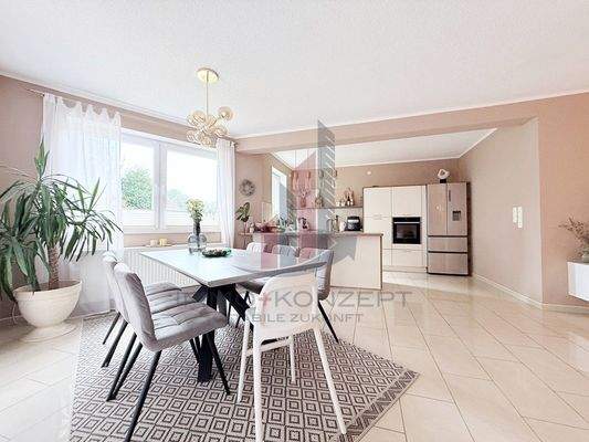 und direkt daneben der Essbereich des Wohnzimmers