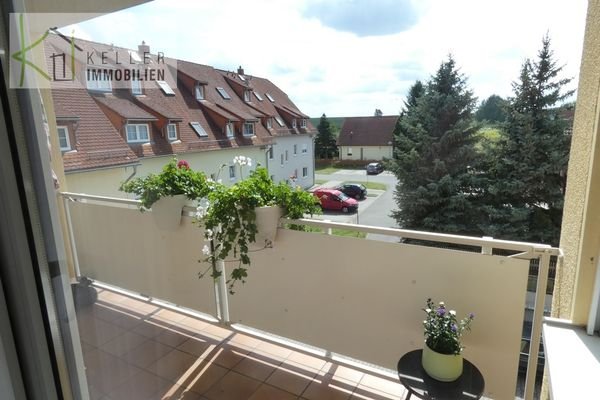 Süd-Balkon / Loggia mit Abstellraum am Wohnzimmer