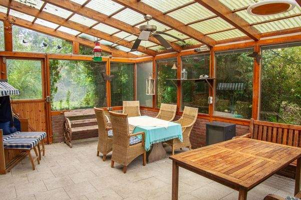 geschützte Terrasse 