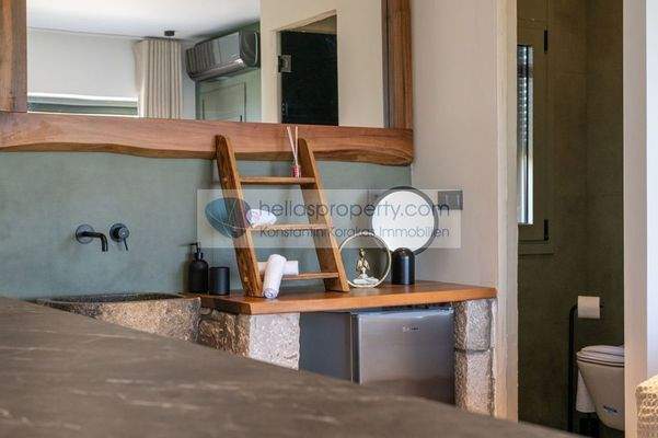 8c86112a75e544d69e1183b0f6d8c989-original