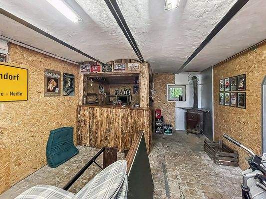Hobbyraum mit Bar