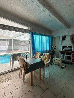 Hobbyraum neben dem Pool