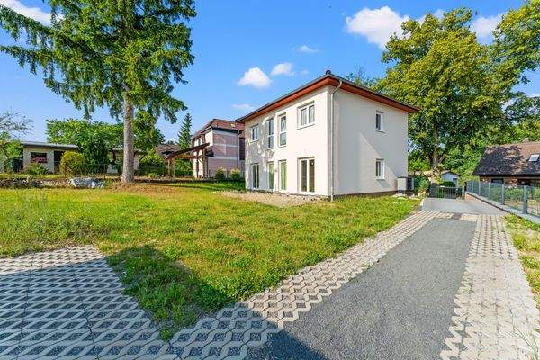 Blick vom Carport.JPG