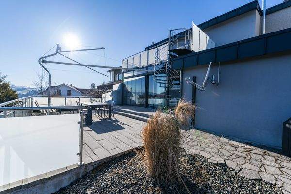 Terrasse mit malerischem Bergblick