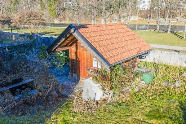 Gartenhaus mit Fundament und Stromanschluss