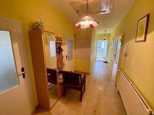 Diele in Richtung Hauseingang.jpg