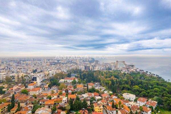 Boutique Hotel with 21 Rooms and Cafe in Old Town in Antalya