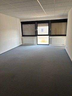 Großer Raum mit 2 Ausgängen.jpg