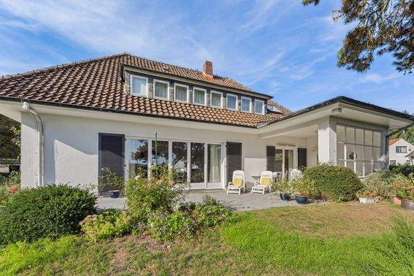 Außenansicht mit Terrasse