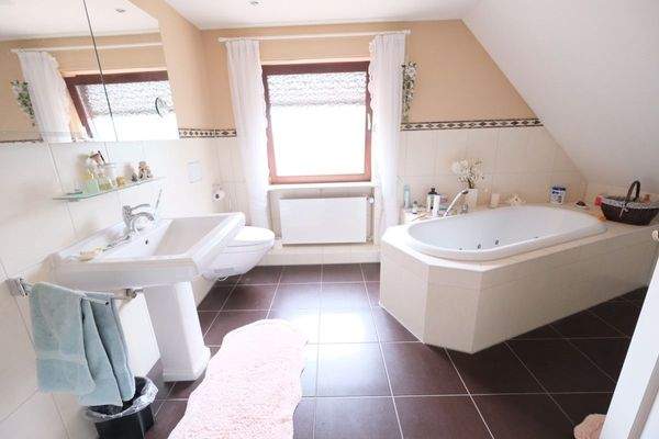 Wohnhaus: Badezimmer OG