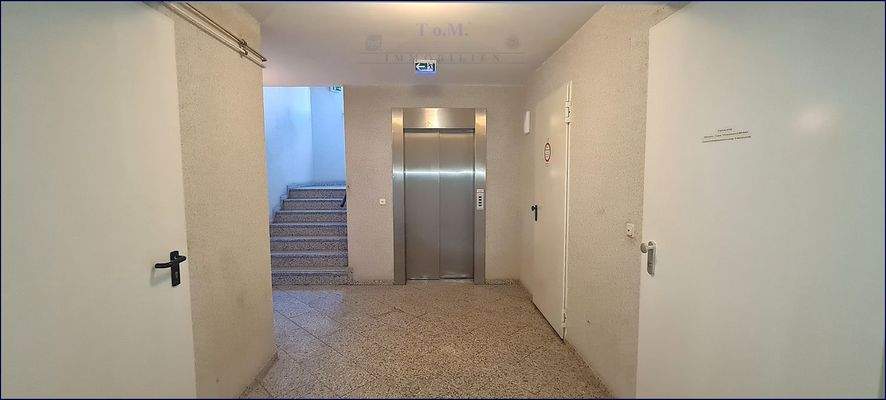 Treppenhaus Mitte_rechts KG