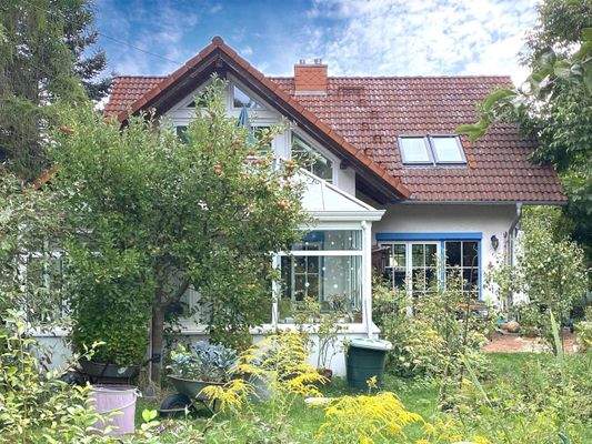 Garten &Westblick auf´s  Haus