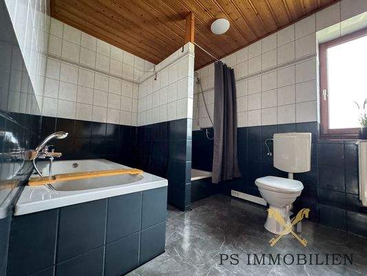 Mit Wanne und Dusche