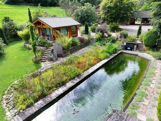 Saunahaus mit Schwimmteich