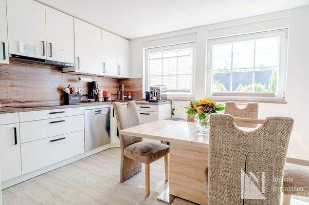 Küche mit Sitzplatz im DG