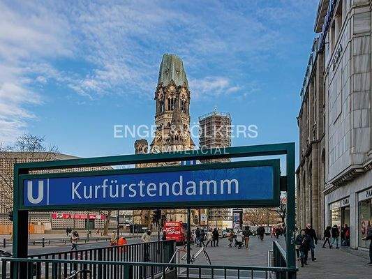 U-Bahn vor der Bürotür