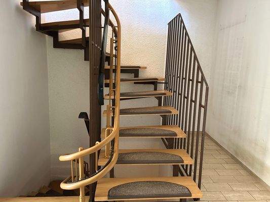 Erdgeschoss: Treppe in das Dachgeschoss