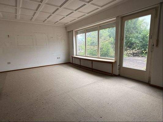 Wohnzimmer mit Blick auf Terrasse